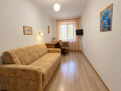 Продам затишну 3-к квартиру пр-т Богдана Хмельницького, 12Г