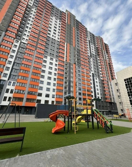 Selling 1-room apartment 40 sq. m. Dniprovska Mriya residential complex. St. S