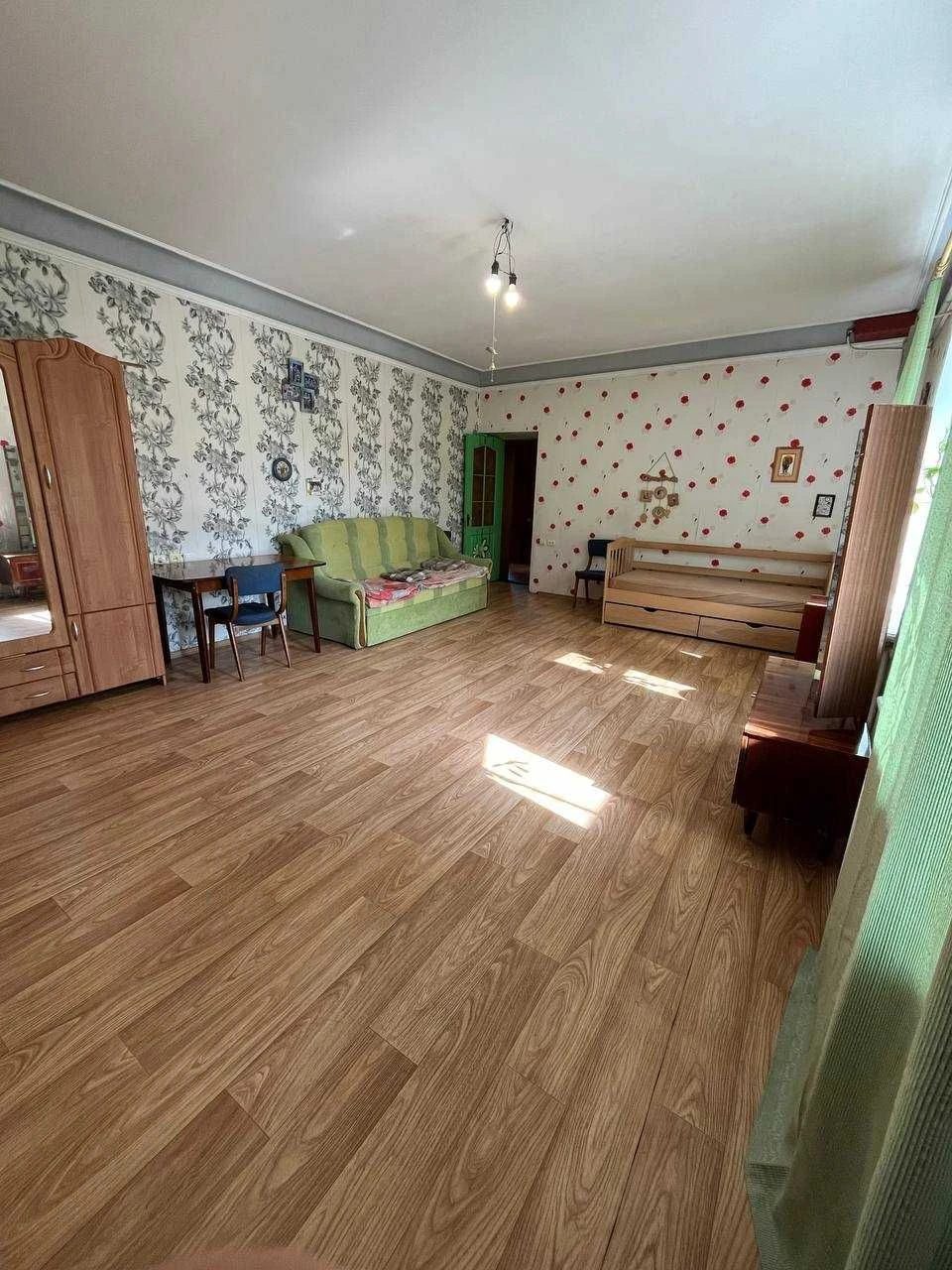Продам дом с участком, подвалом, садом и виноградником в Оде