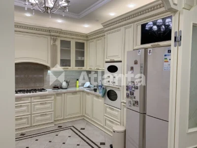У продажу розкішний 2-поверховий будинок в районі Вузовськог
