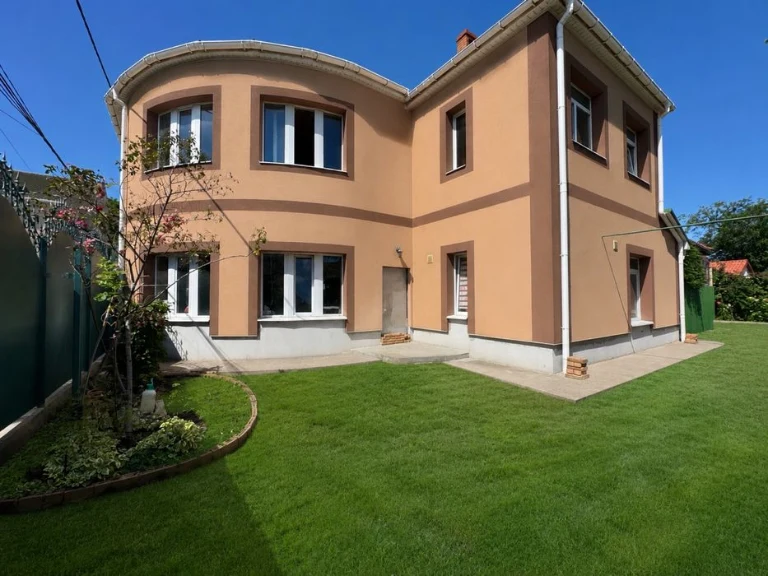 Новый дом на ул. Костанди у моря -170 м², 4 сотки, без комис