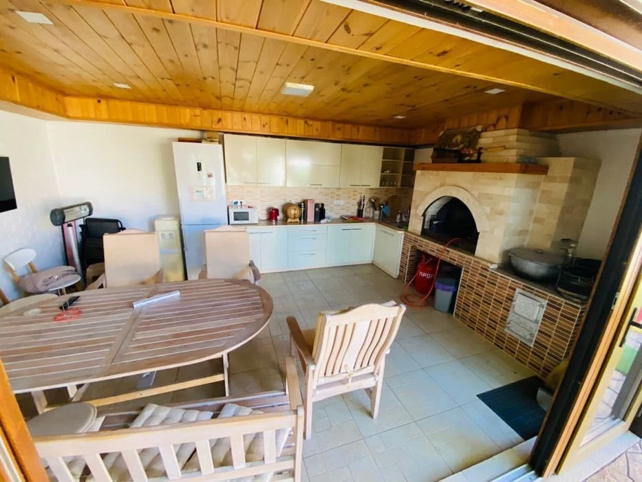 ‼️Продам | Хозяйский дом 240 м² на 5 сотках с подвалом | Кие