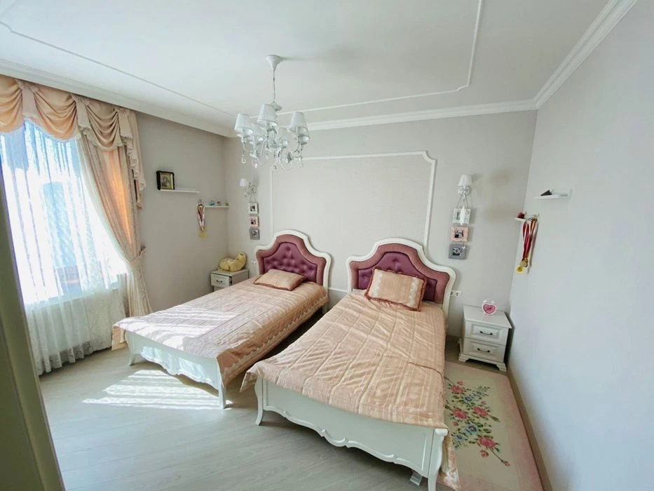 ‼️Продам | Хозяйский дом 240 м² на 5 сотках с подвалом | Кие