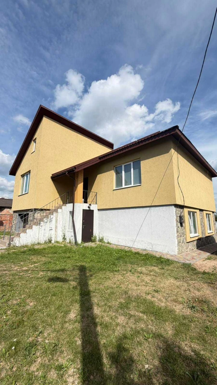 Продаж двоповерхового будинку у мікрорайоні Яр
