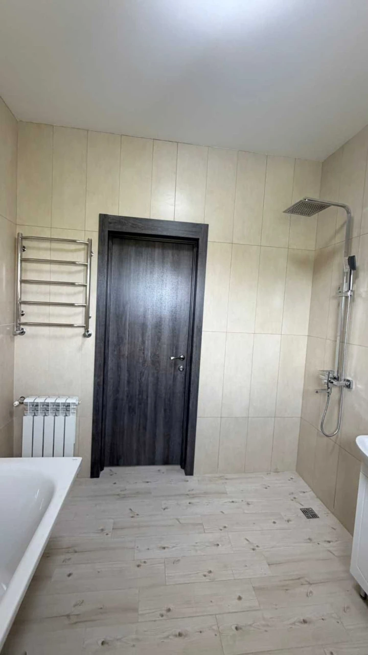 Продаж двоповерхового будинку у мікрорайоні Яр