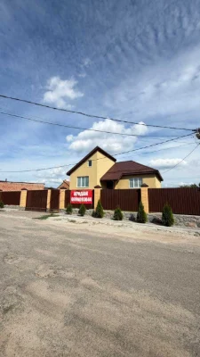Продаж двоповерхового будинку у мікрорайоні Яр