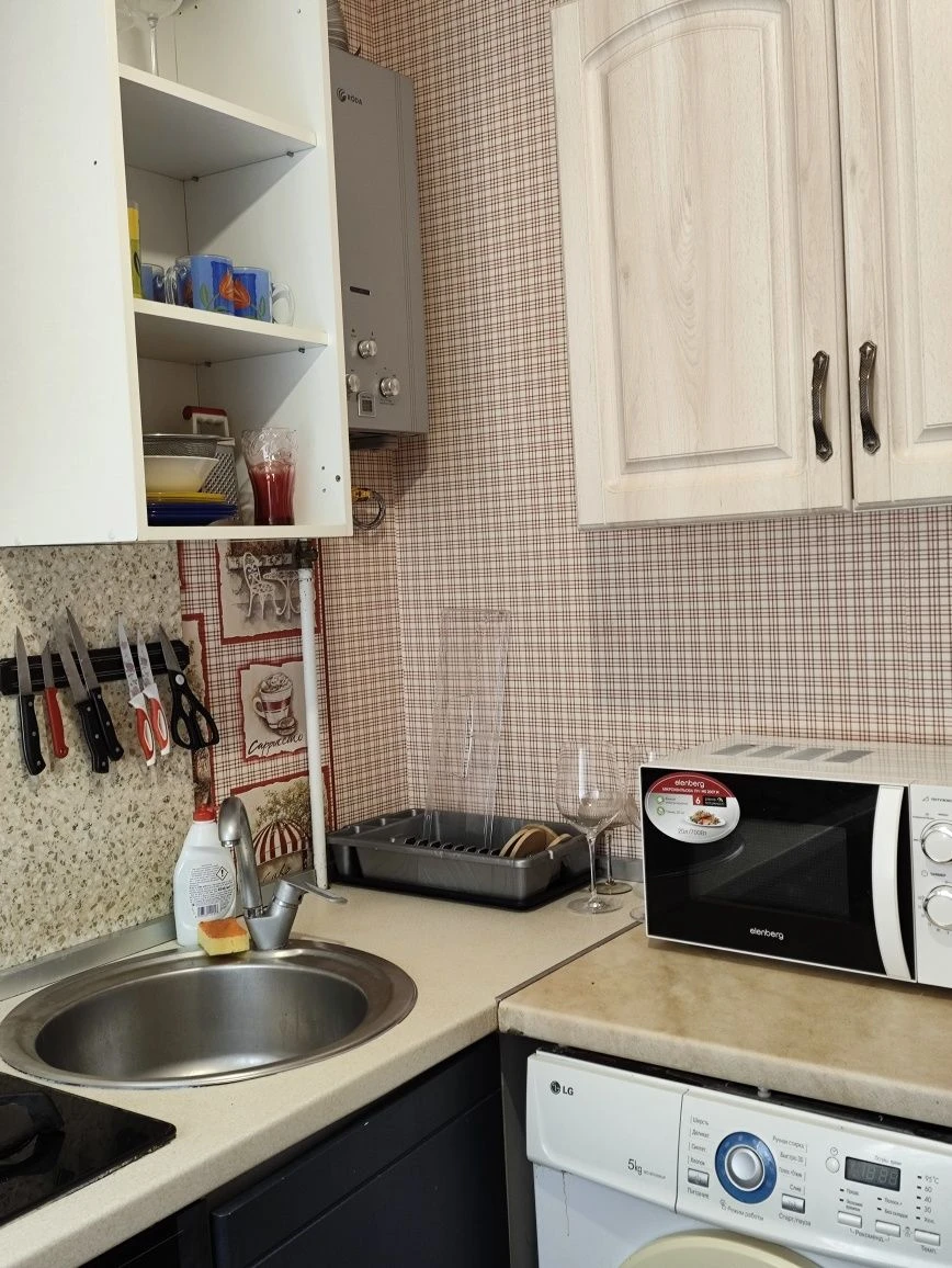 Продам 1 кімнатну квартиру в центрі