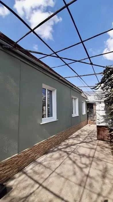 Добротний будинок на Балашівці (відразу за переїздом) !