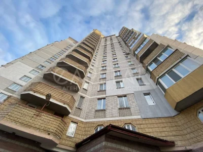 Продаж 3к квартира Амосова генератор, інвертор, підземний па