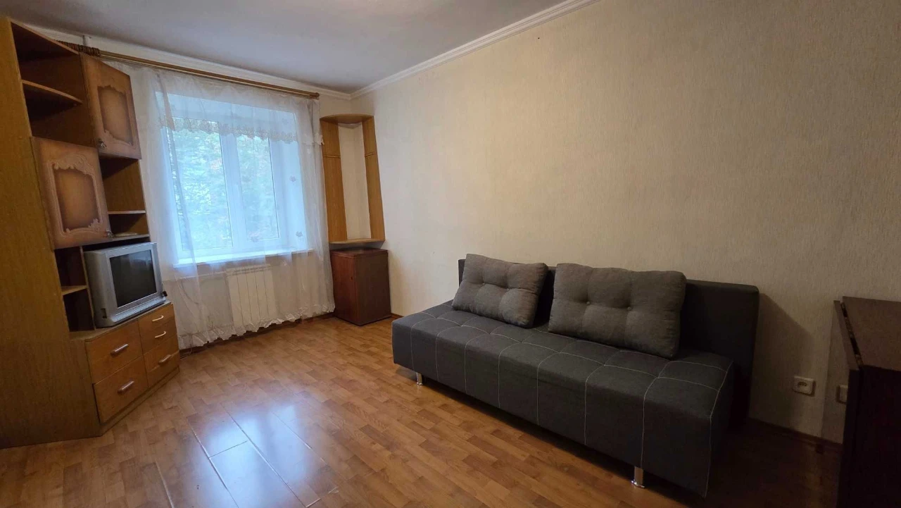 Продаж однокімнатної квартири, вул. Салютна, метро Нивки