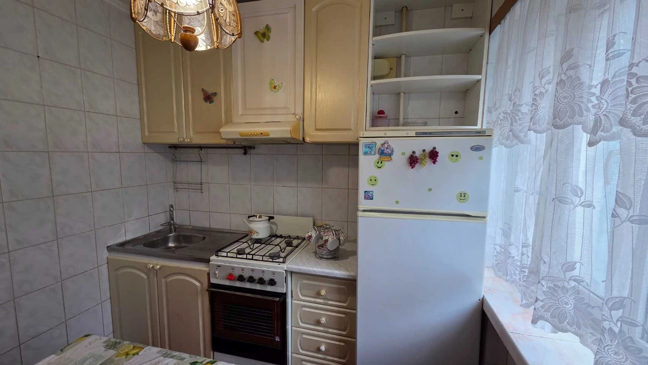 Продаж однокімнатної квартири, вул. Салютна, метро Нивки