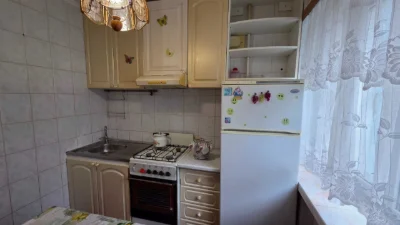 Продаж однокімнатної квартири, вул. Салютна, метро Нивки