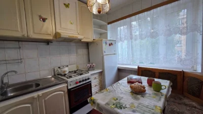 Продаж однокімнатної квартири, вул. Салютна, метро Нивки