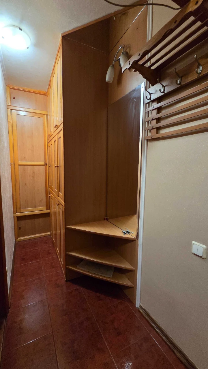 Продаж однокімнатної квартири, вул. Салютна, метро Нивки