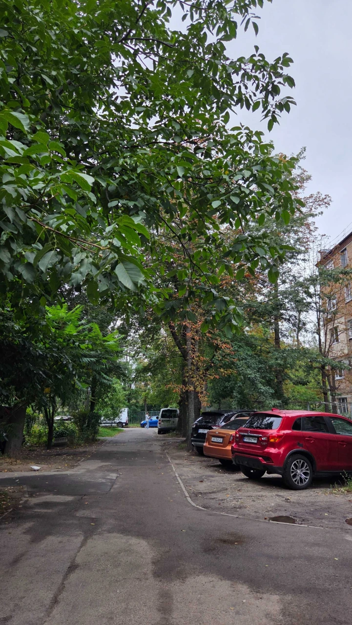 Продаж однокімнатної квартири, вул. Салютна, метро Нивки