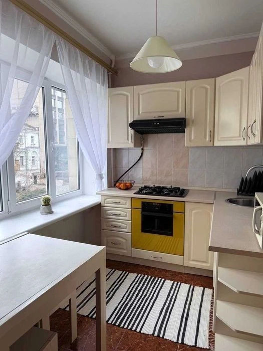 Продаж 1 кім. кв.; Голосіївський р-н; вул. Володимирська 89/