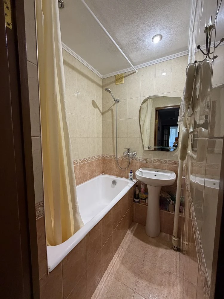 Продаж 2-кімнатної квартири з ремонтом | вул. Мілютенка, 9 |