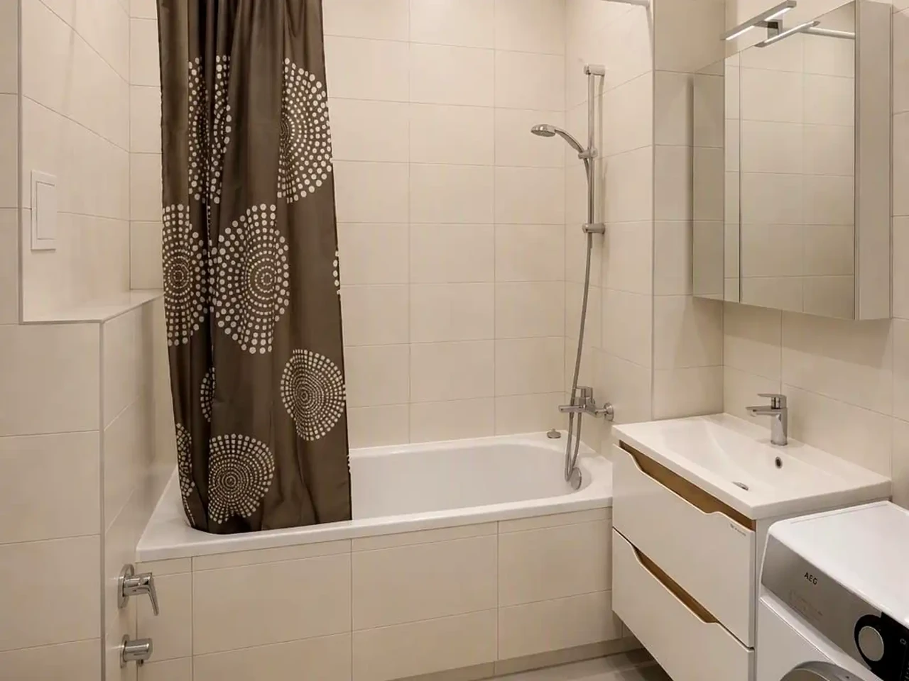 Оренда квартири 1-кімн. 48 м² 4/7 пов.