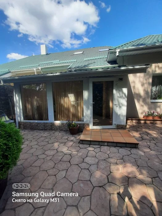 I will sell a cozy cottage on the Right Bank on Vesnina Street.