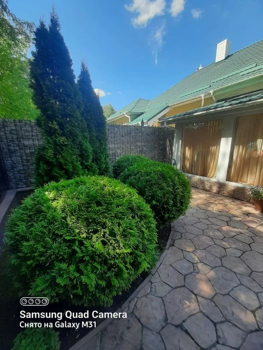 I will sell a cozy cottage on the Right Bank on Vesnina Street.