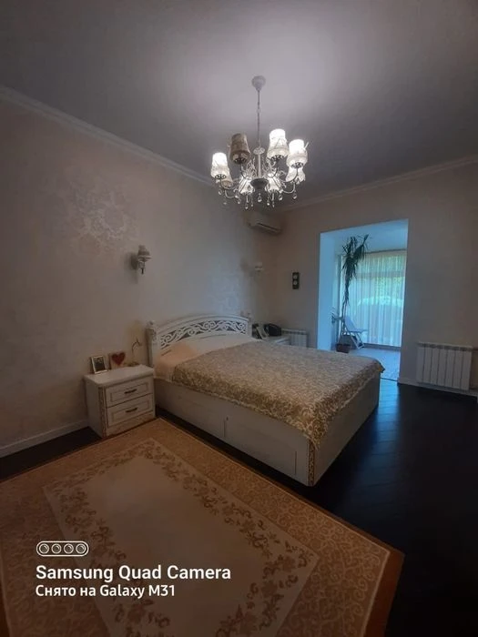 I will sell a cozy cottage on the Right Bank on Vesnina Street.