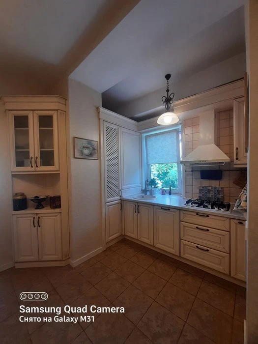I will sell a cozy cottage on the Right Bank on Vesnina Street.