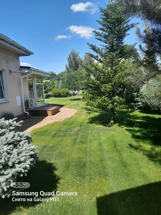 I will sell a cozy cottage on the Right Bank on Vesnina Street.