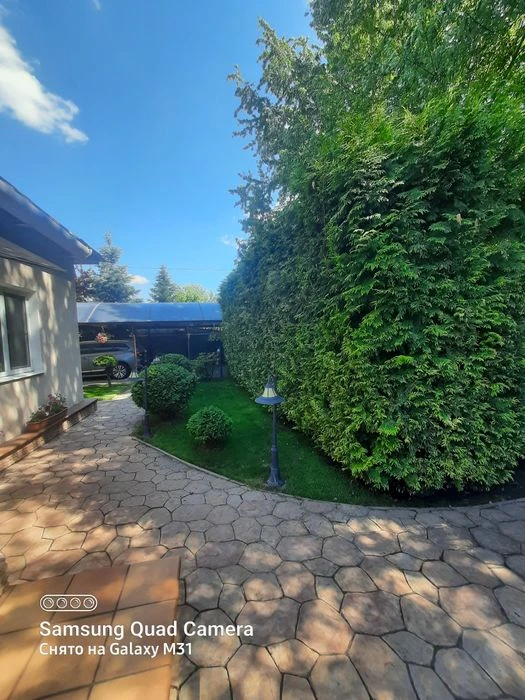 I will sell a cozy cottage on the Right Bank on Vesnina Street.