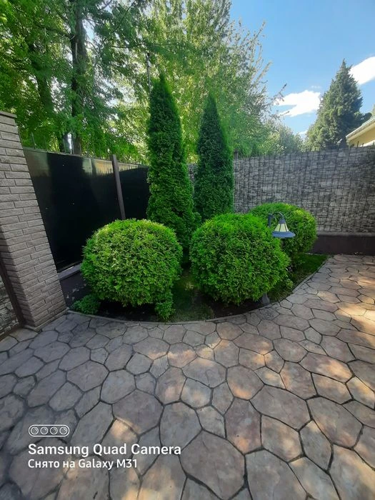I will sell a cozy cottage on the Right Bank on Vesnina Street.