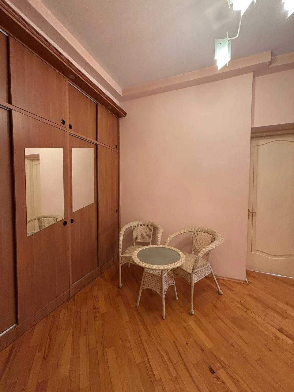 Продається унікальний триповерховий польський особняк!