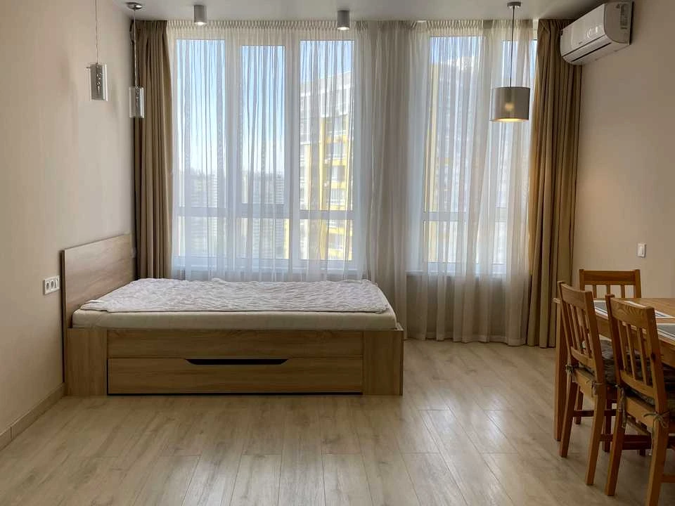 Квартира. Київ, Каховська вул.