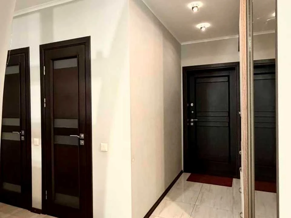 Квартира. Київ, Драгоманова вул.