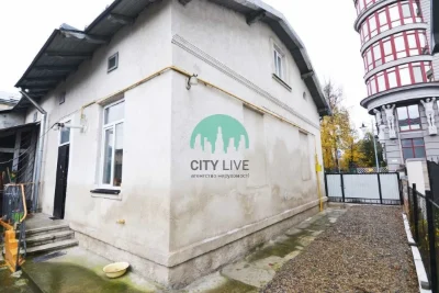 Будинок в центрі міста з земельною ділянкою! Під житло чи бі