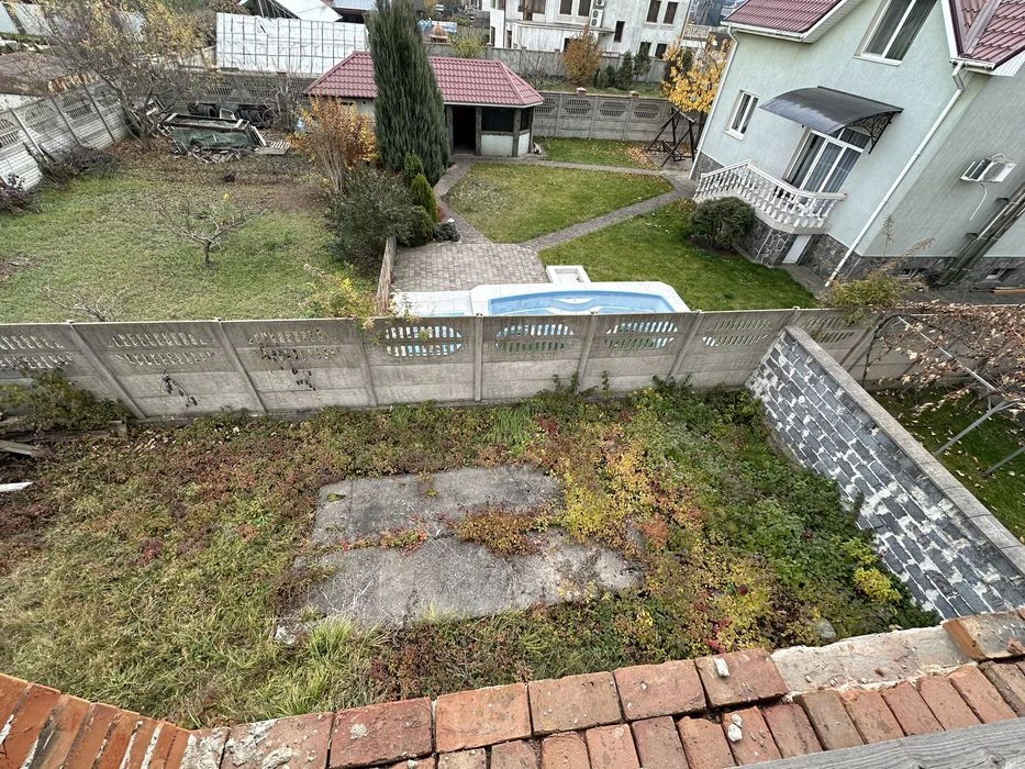 Продам будинок в місті 275м2, 6 сот, є всі комунікації міськ
