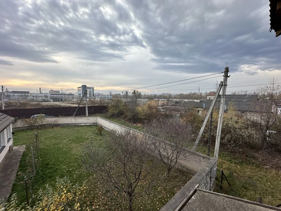 Продам будинок в місті 275м2, 6 сот, є всі комунікації міськ