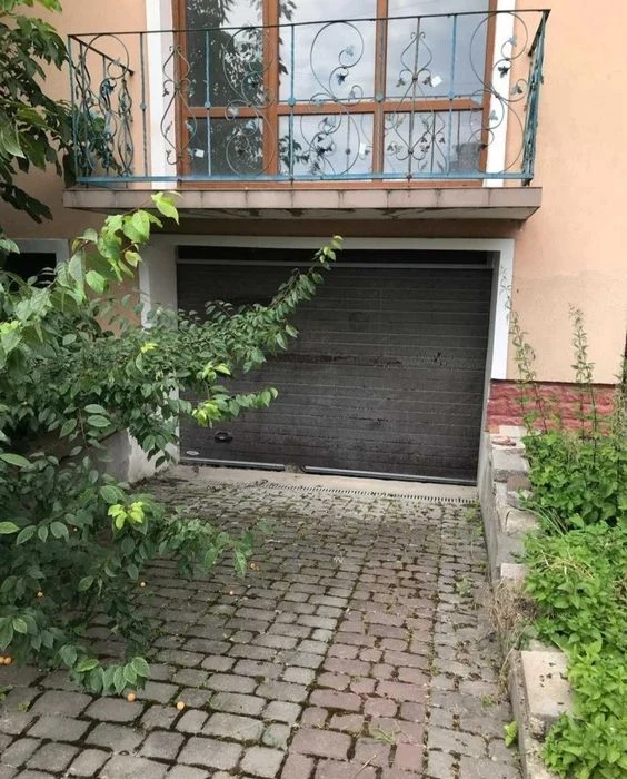 Продам півособняк в центрі міста