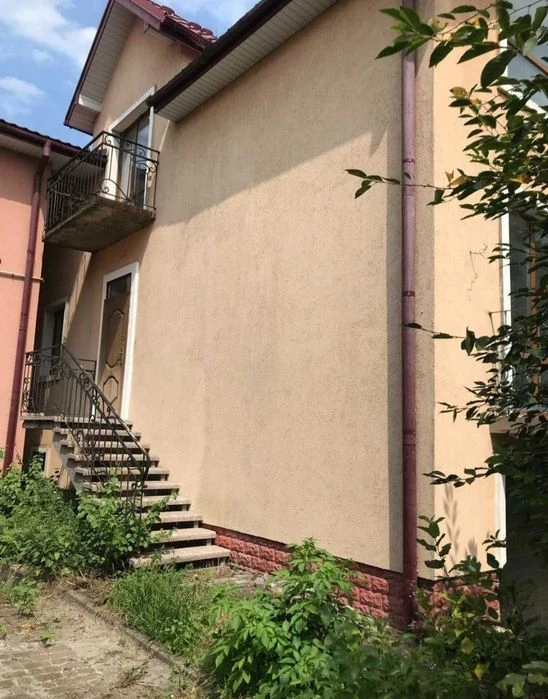 Продам півособняк в центрі міста