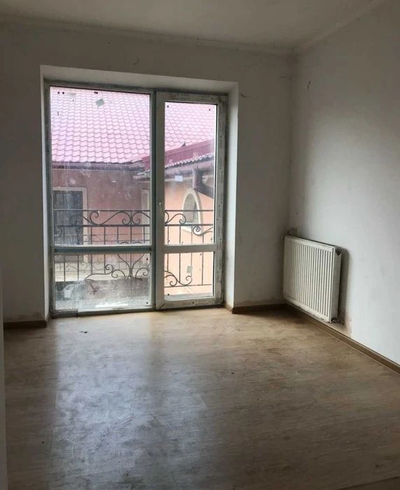 Продам півособняк в центрі міста