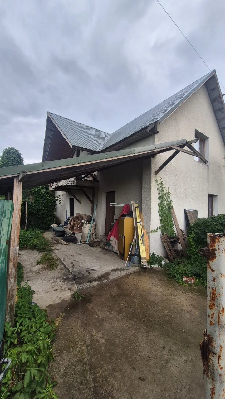 Будинок  біля міського озера, ЖК Мангеттин