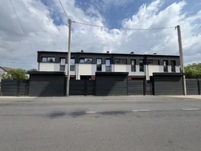 Продаж таунхауса  155 м2  в центральні частині міста. Закрит