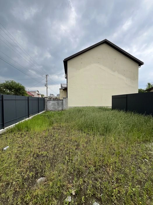 Продаж таунхауса  155 м2  в центральні частині міста. Закрит