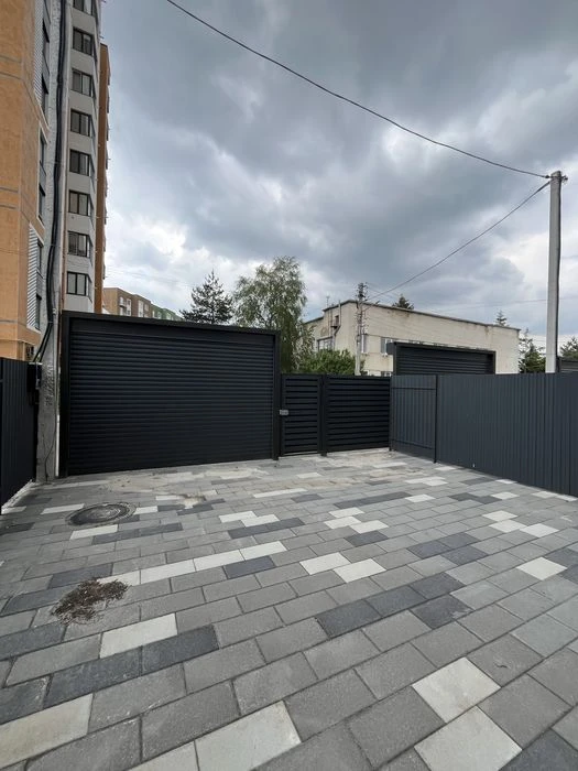 Продаж таунхауса  155 м2  в центральні частині міста. Закрит