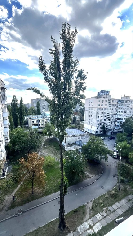 Без Комісії! Продаж 1-кімнатної квартири у жилому стані на В