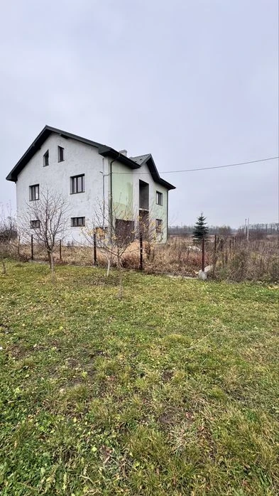 Продаж будинку в чудовій локації, окремі 5 спалень велика ку