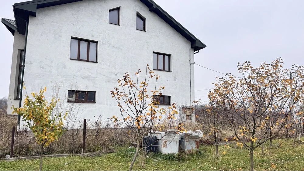 Продаж будинку в чудовій локації, окремі 5 спалень велика ку