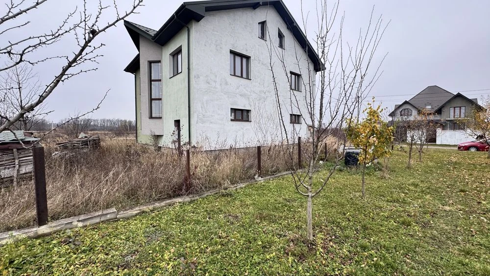 Продаж будинку в чудовій локації, окремі 5 спалень велика ку
