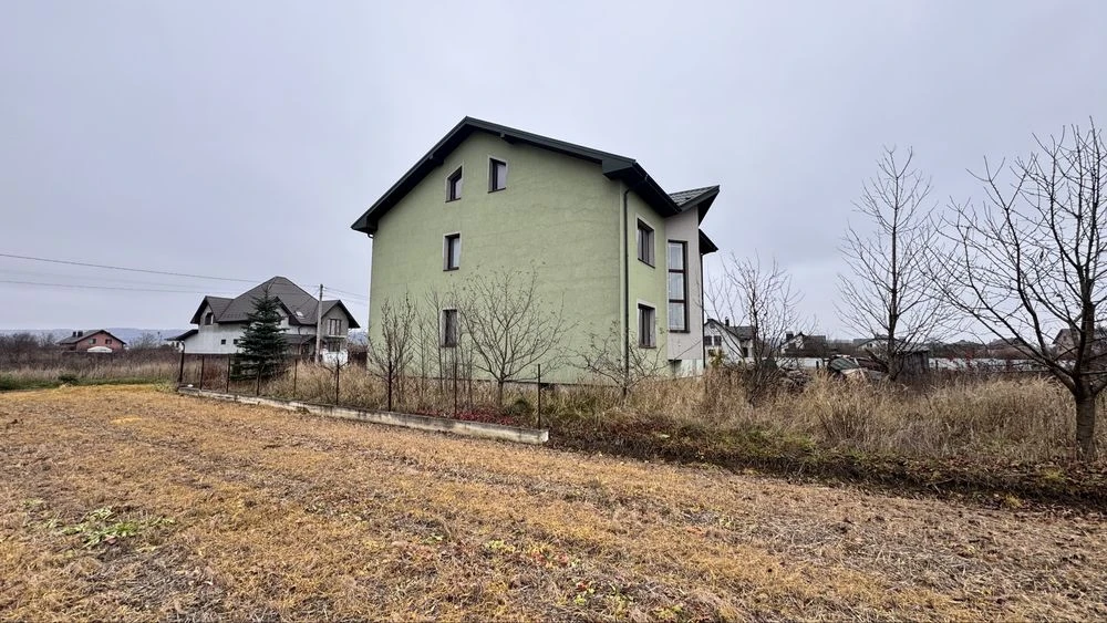 Продаж будинку в чудовій локації, окремі 5 спалень велика ку