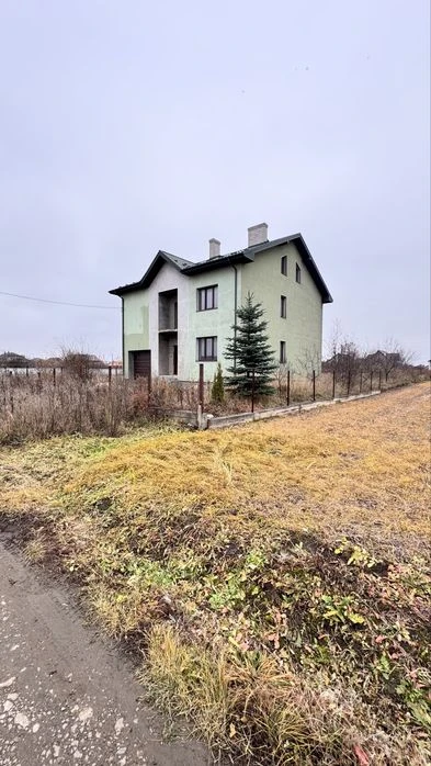 Продаж будинку в чудовій локації, окремі 5 спалень велика ку