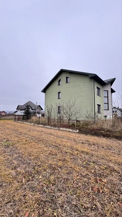 Продаж будинку в чудовій локації, окремі 5 спалень велика ку