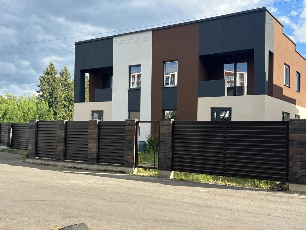 Продаж :будинків ,котеджів  (дуплекси)